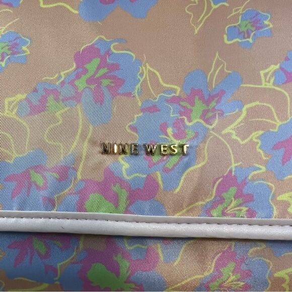 Nine West Travel Hanging Toiletry Bag Organizer Zipper - Picture 2 of 4